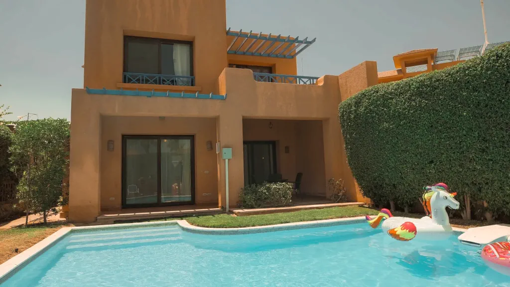 الفندق كانكون بيتش ريزورت - العين السخنة